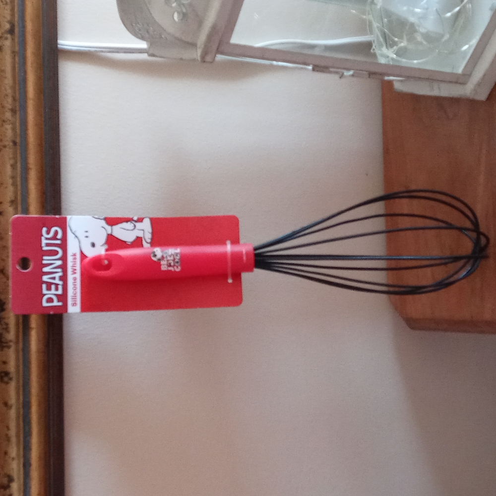 Silicon Snoopy whisk